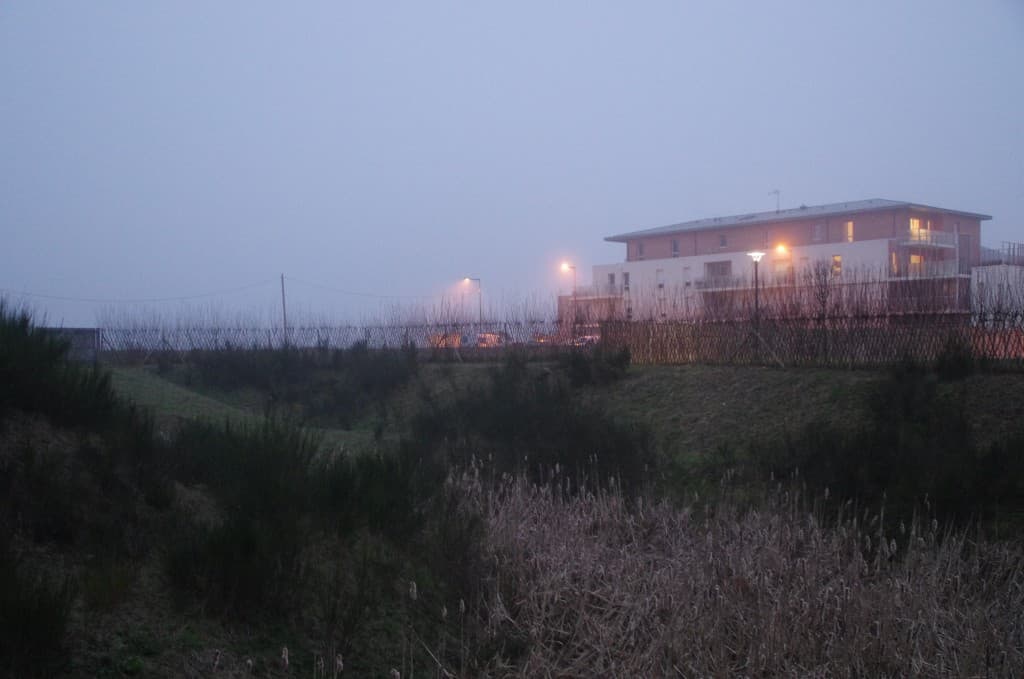 Temps brumeux le soir