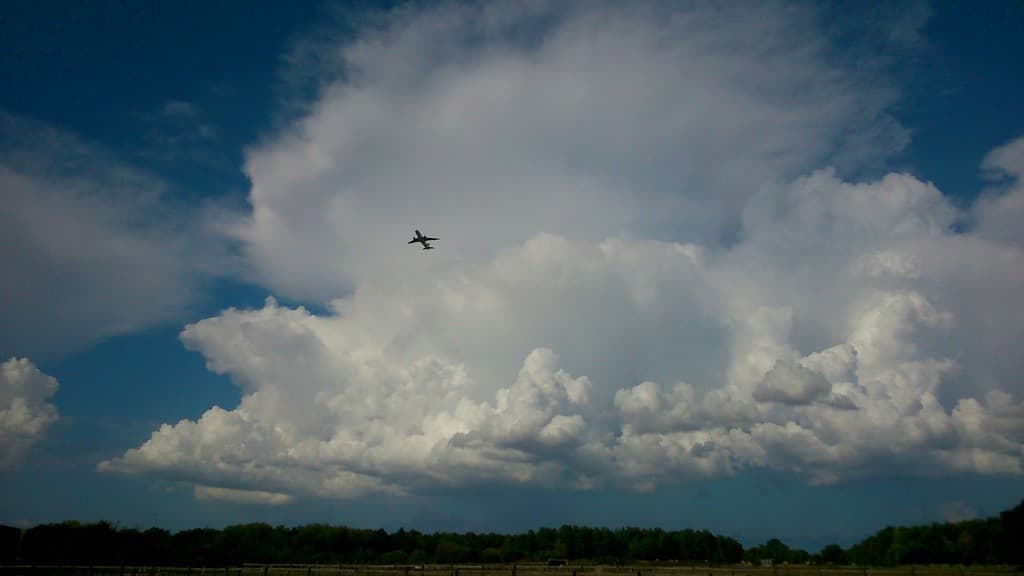 cumulonimbus + avion = jolie photo !