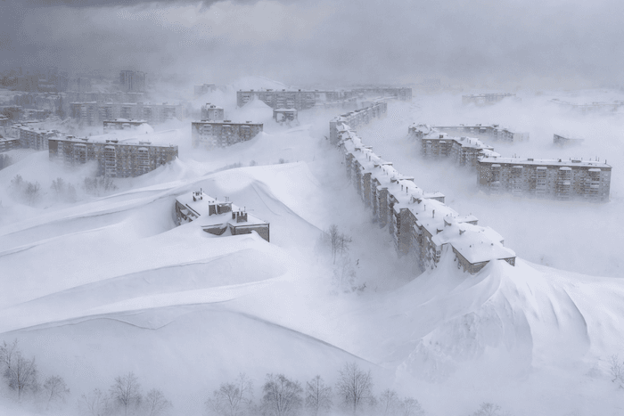 Neige jusqu'en haut des immeubles en Russie... Info ou intox ?