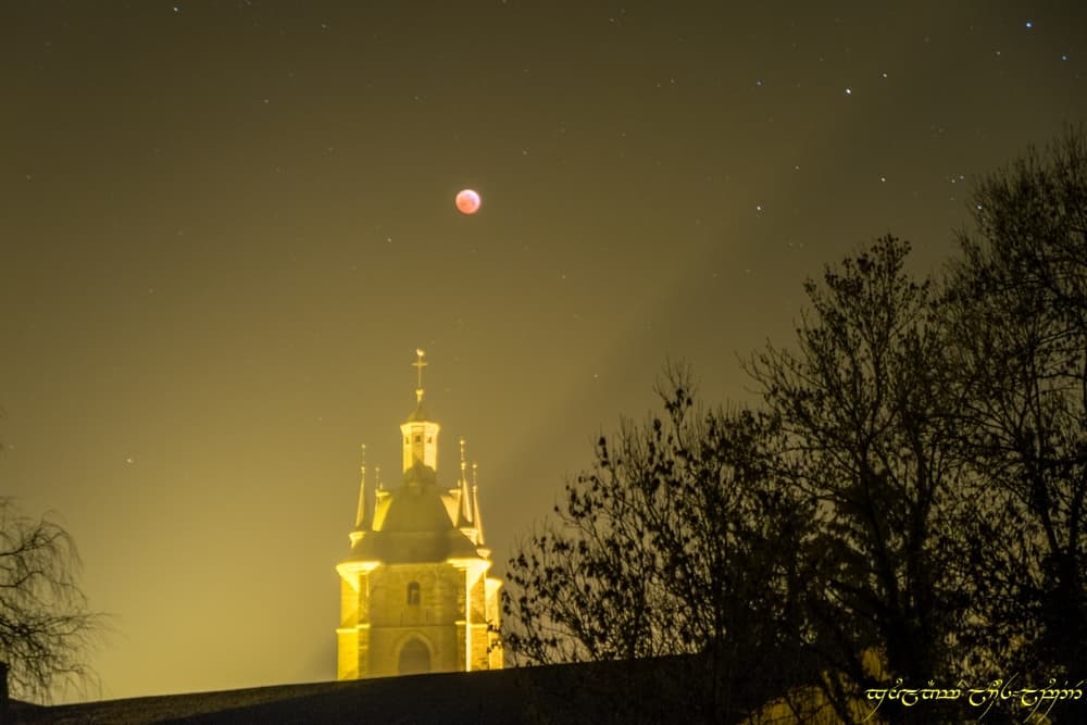 Red moonlight sonata