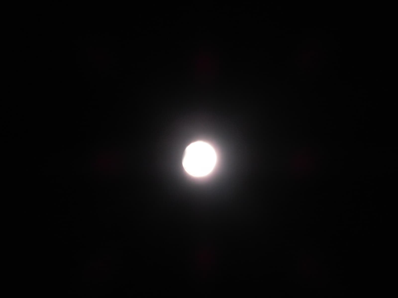 Eclipse de Lune , çà démarre