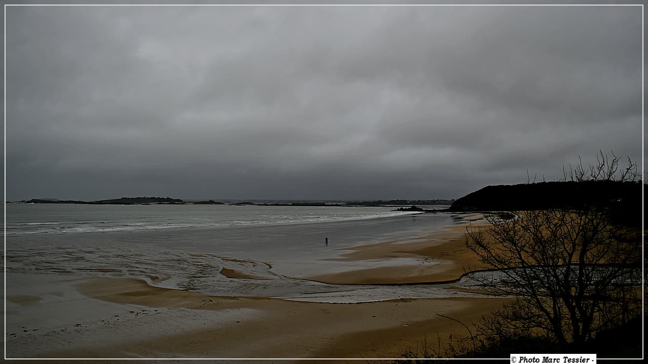 seuls sur la plage