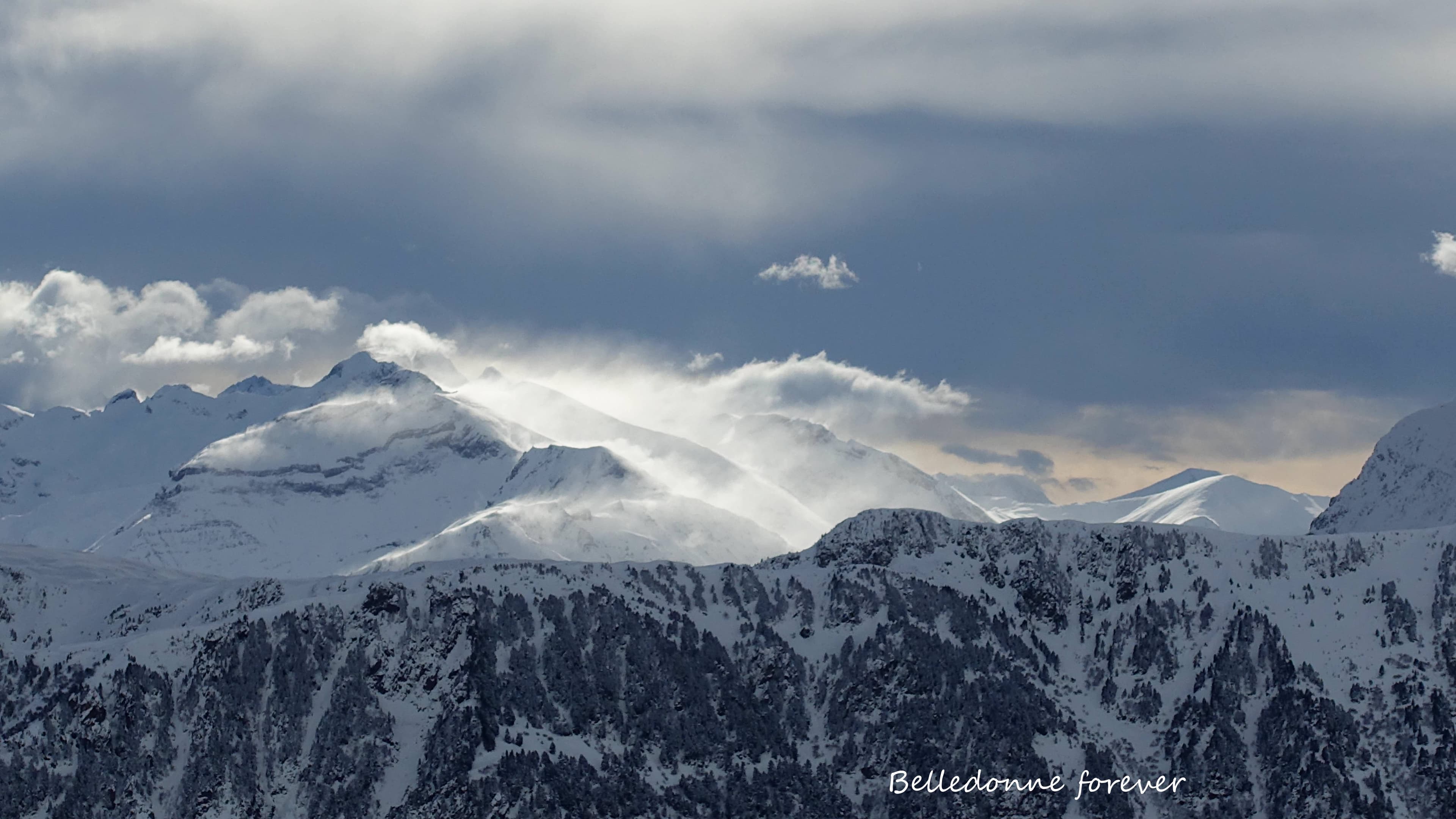 Météo mieux que prévue, un peu de soleil avec du vent de nord sur les crêtes A.P.