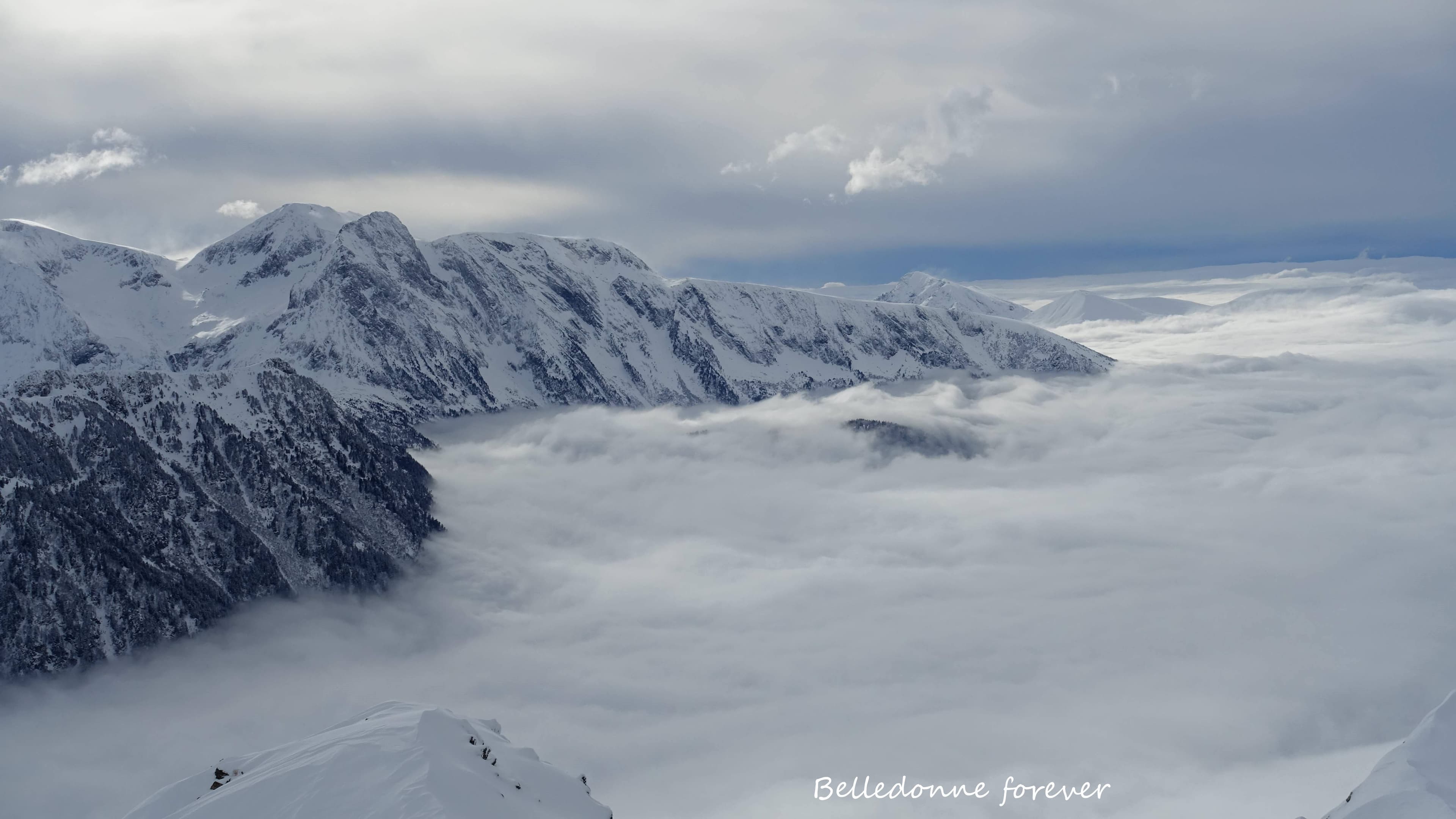 Mer de nuages à 1800m encore 20 cm de poudre A.P.