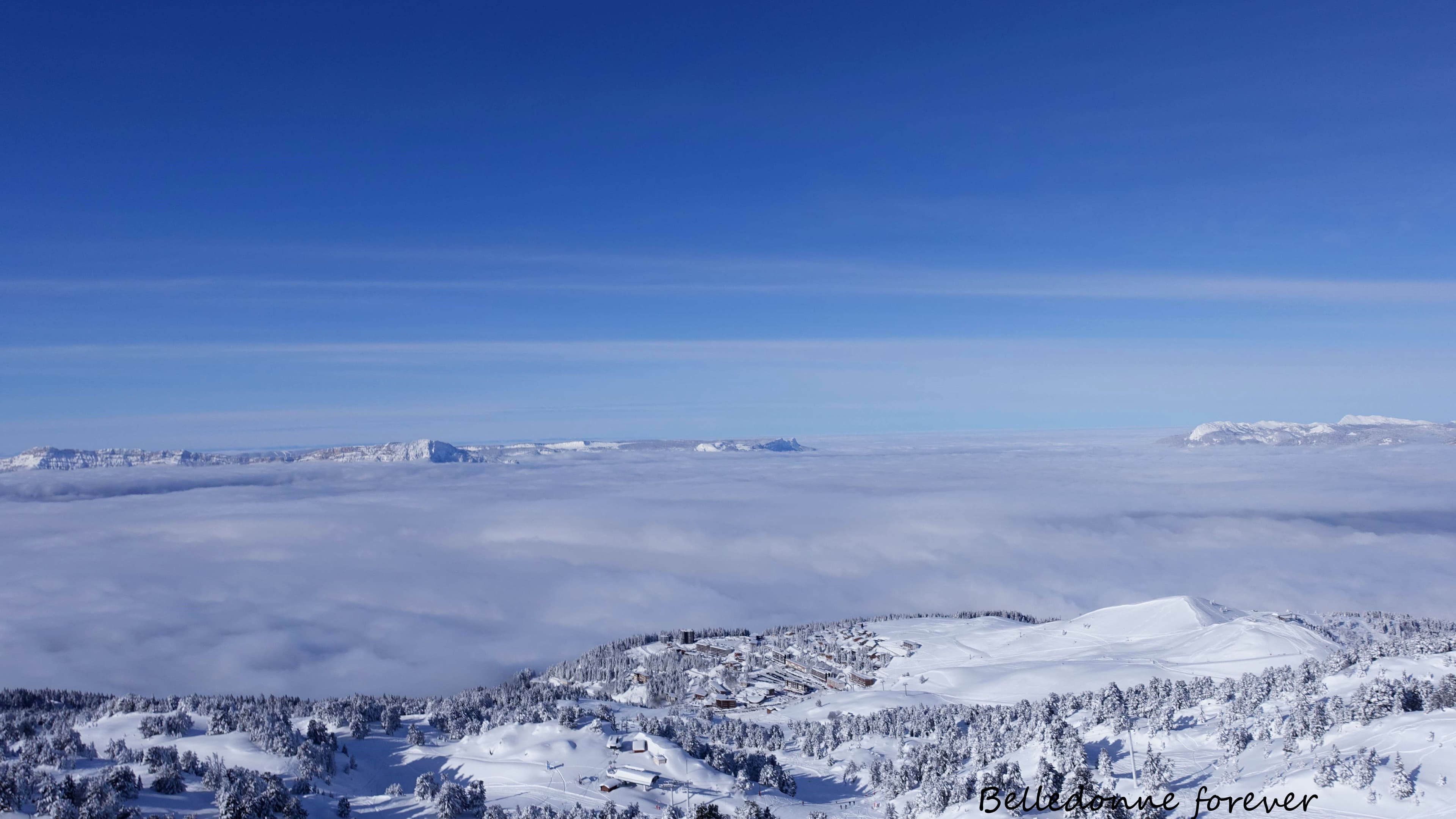 Mer de nuage à 1450m encore 40 cm de poudre A.P.