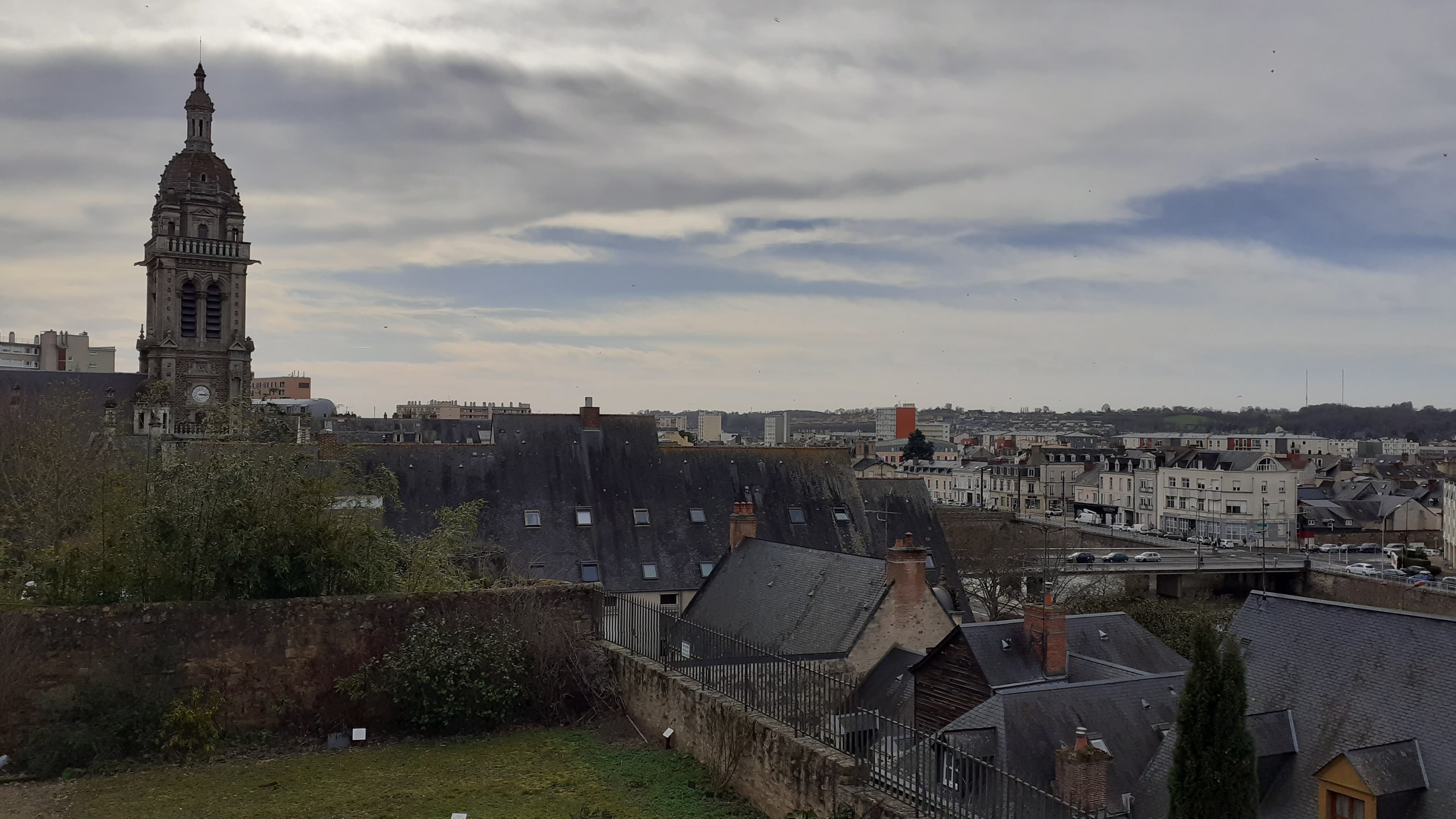 Les toits de la ville du Mans