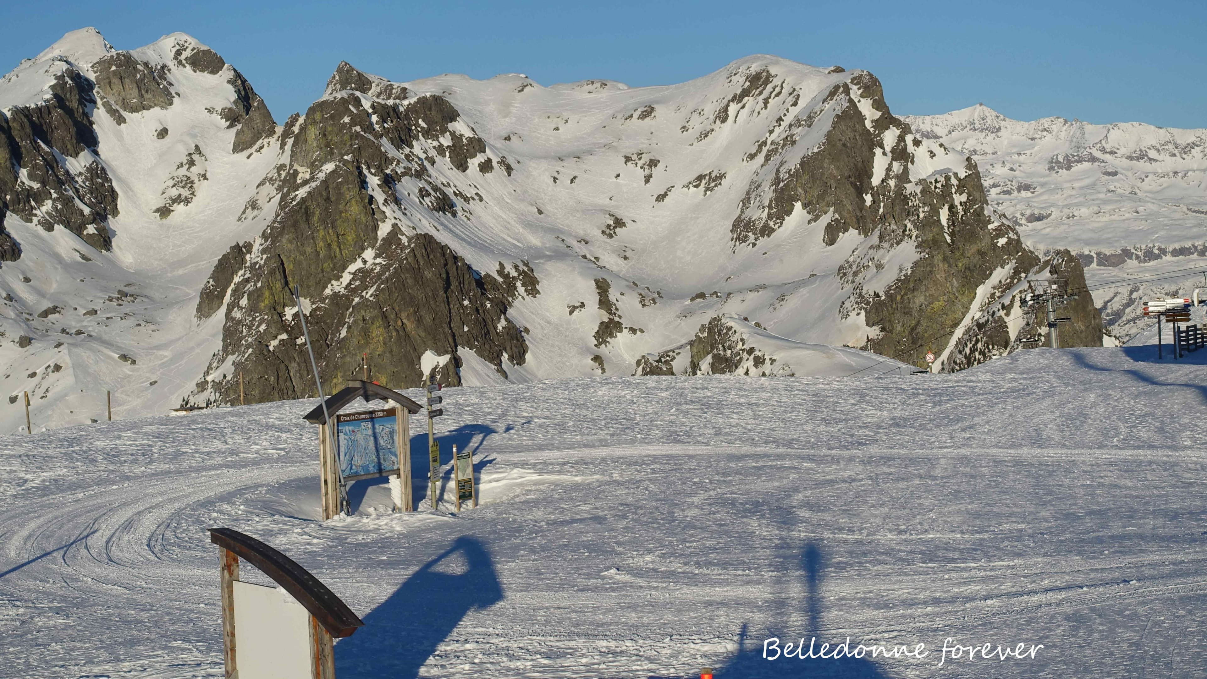 Ombre de la croix et du skieur A.P.