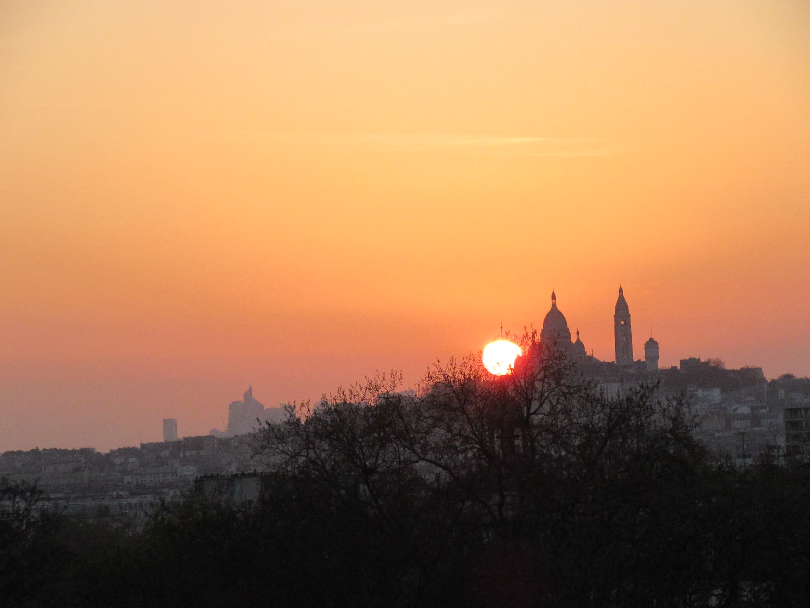 soleil migre vers le sacre coeur