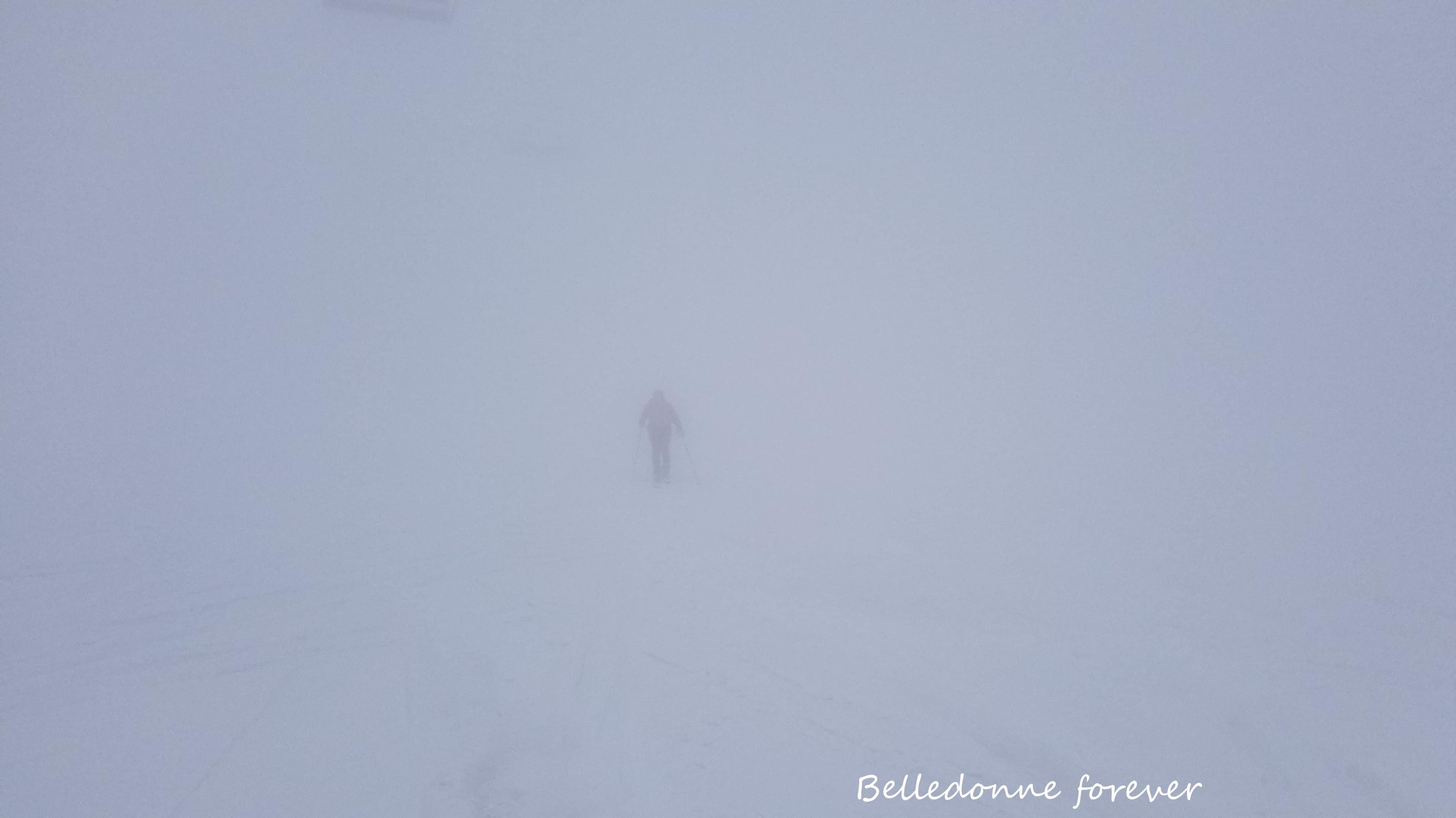 oh enfin une forme, brouillard intense  A.P