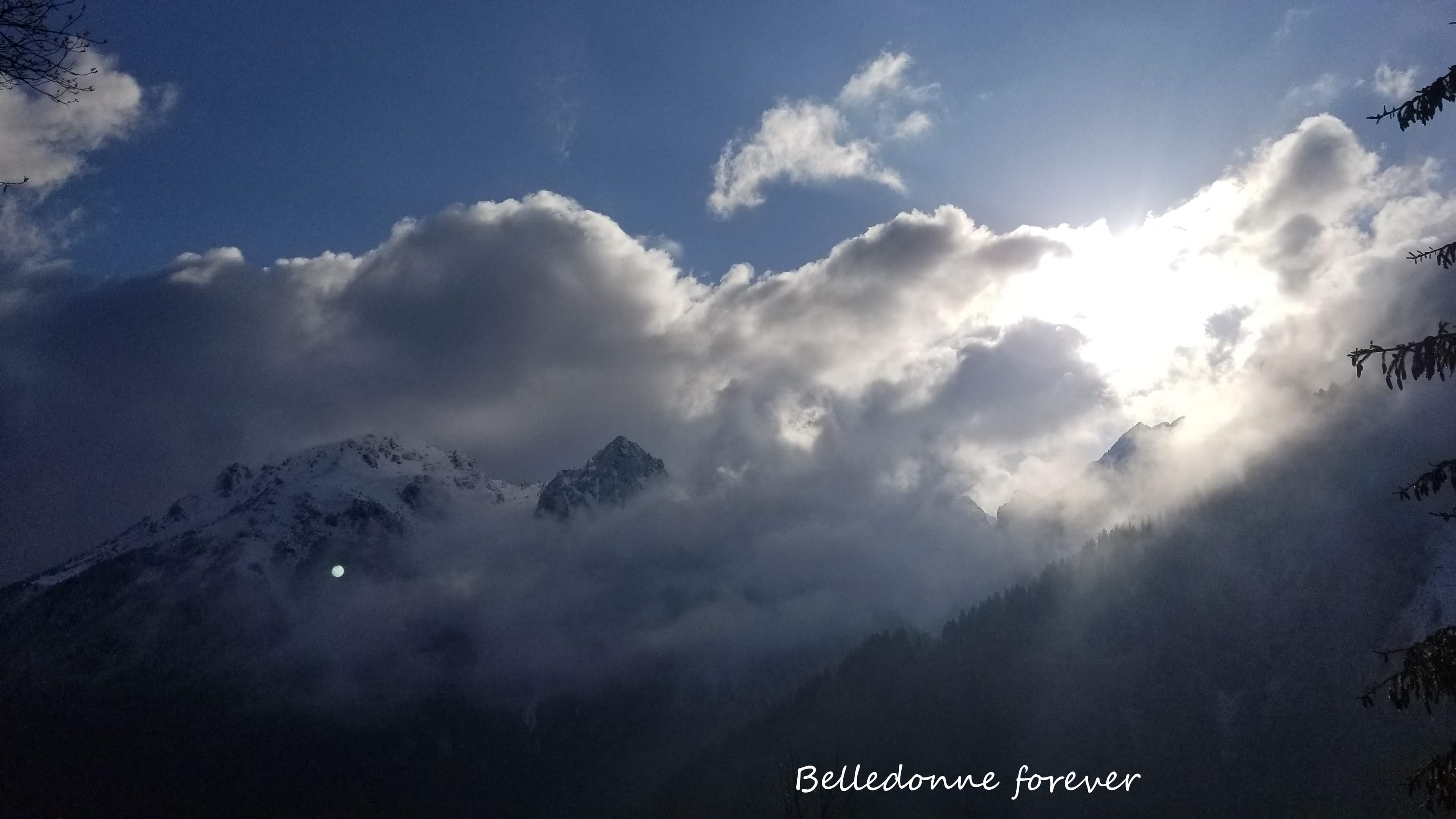 Eclaircies et nuages neige à partir de 1450 m A.P.
