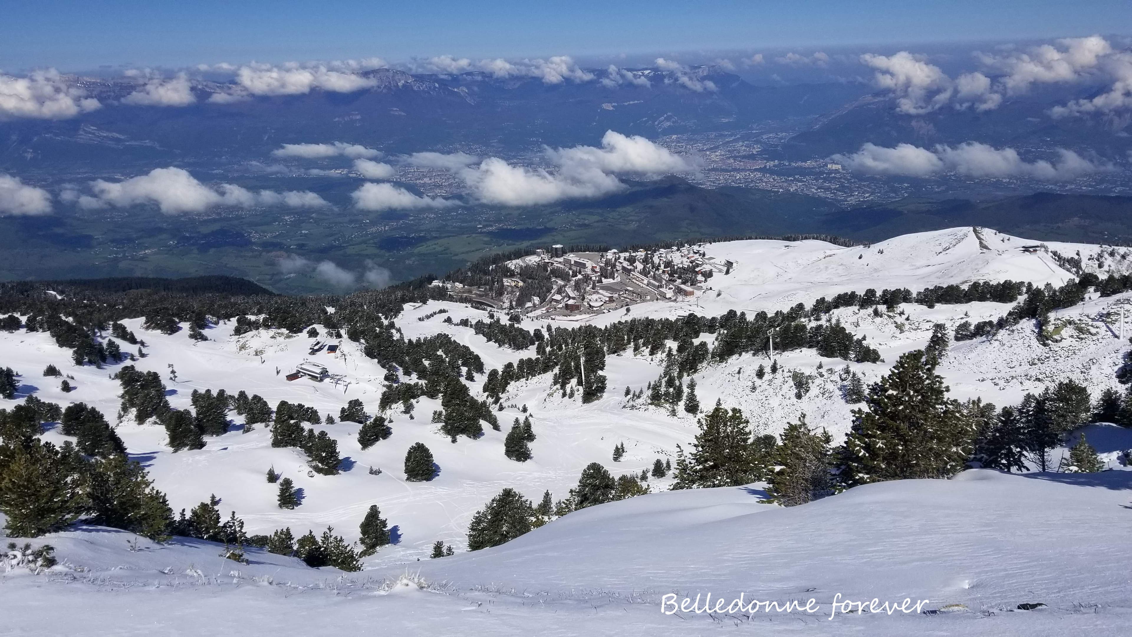 Vue sur Grenoble, en bas c'est déjà le printemps A.P.