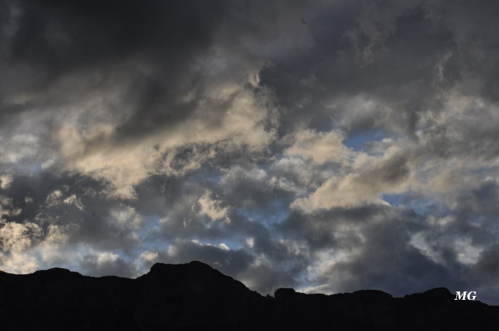 Ciel obscur et inquiétant au coucher du soleil !!!