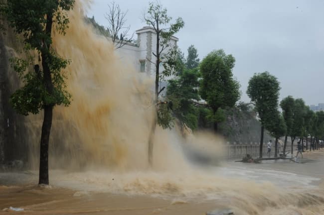 Image d'illustration pour Intempéries meurtrières et canicule en Chine