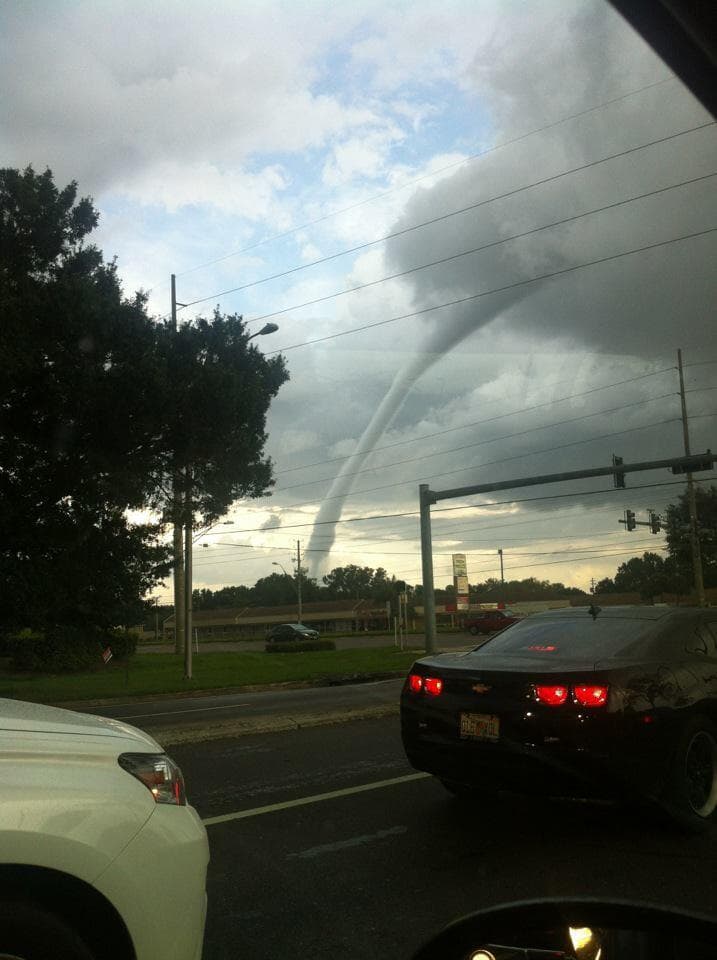 Image d'illustration pour Trombe spectaculaire et tornades en Floride