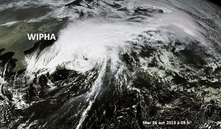 Image d'illustration pour Typhon Wipha (Japon - île d'Izu Oshima)