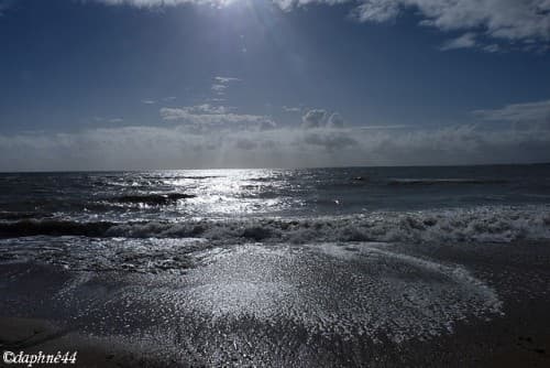 il y a le ciel le soleil et la mer 