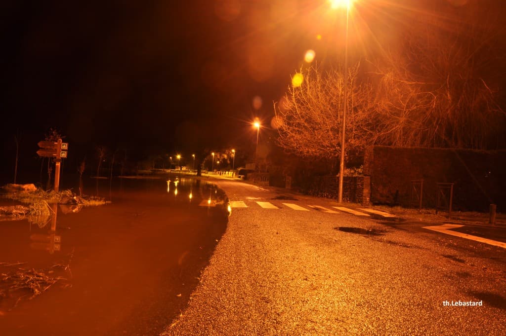Route partiellement inondée