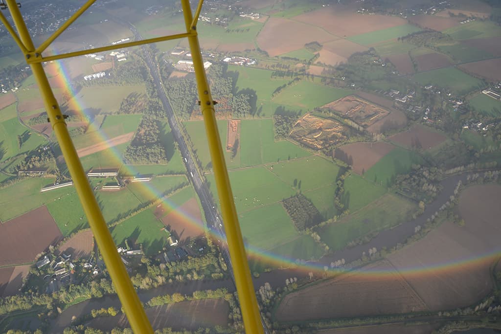 au dessus de l'arc en ciel