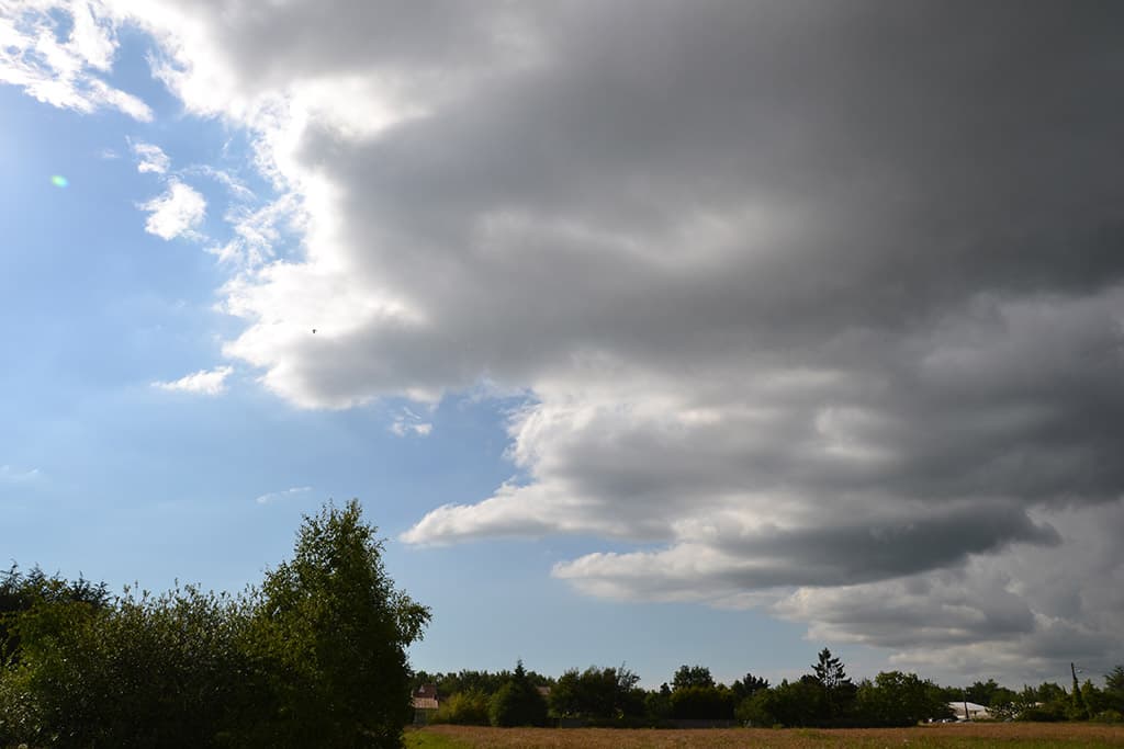 offensive nuageuse par l'est