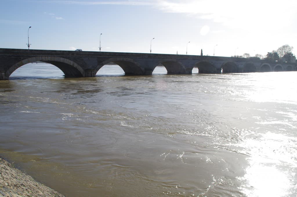Soleil pâle sur la Loire