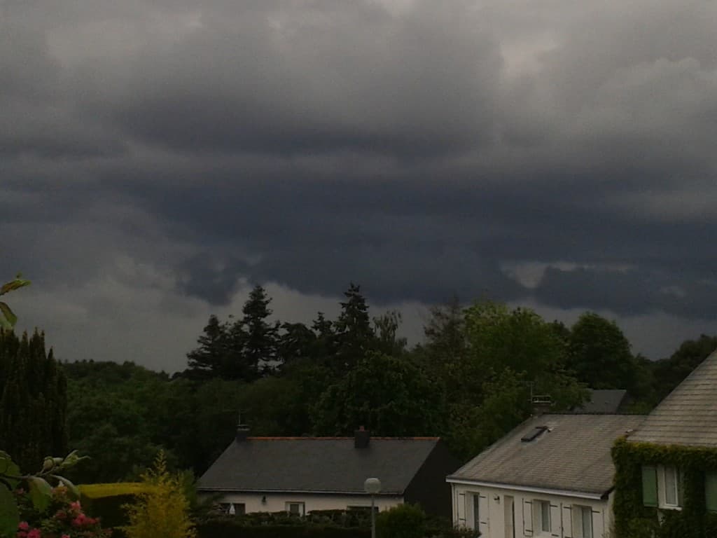Très menaçant vers Nantes