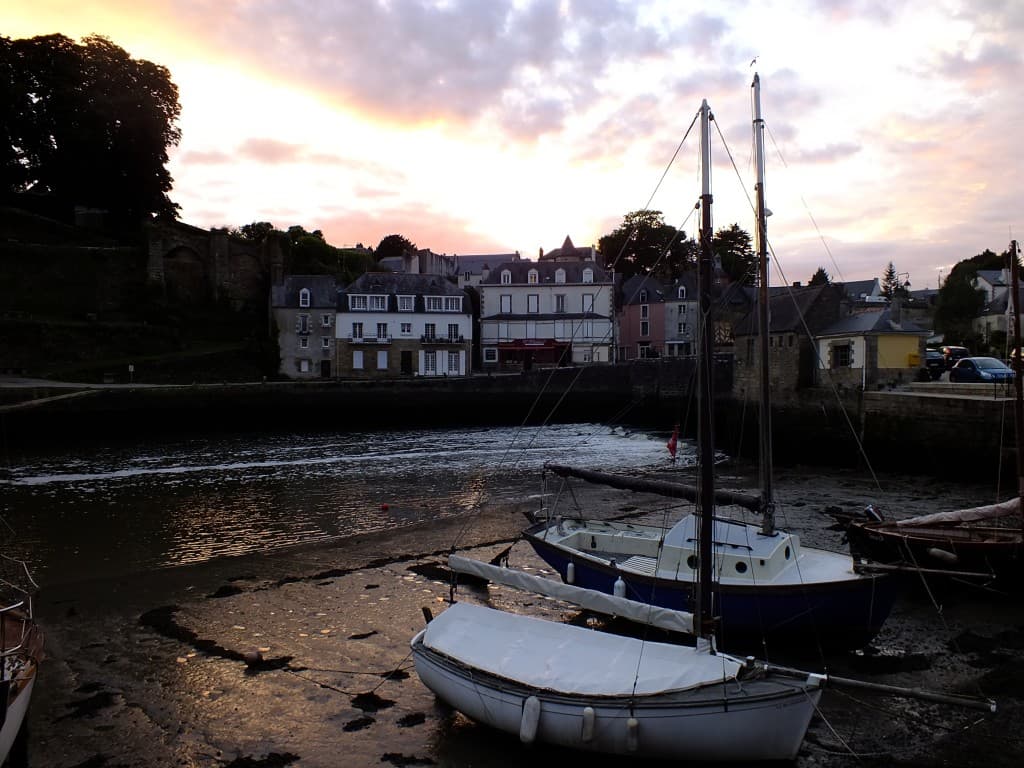 Un dimanche soir au port