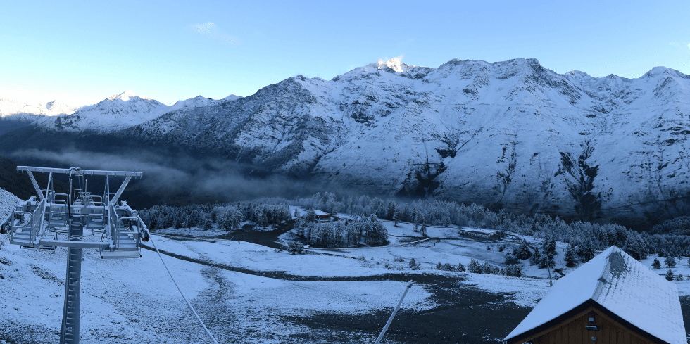 Image d'illustration pour Chutes de neige tardives et éphémères en montagne
