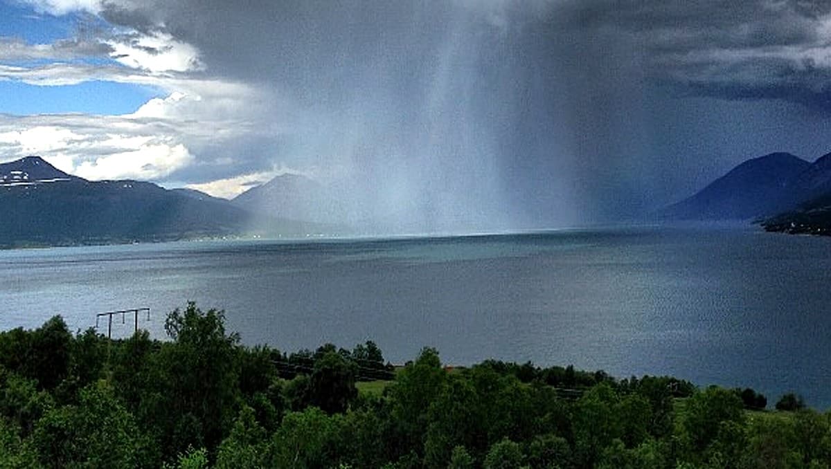 Image d'illustration pour Orages au nord du Cercle Arctique