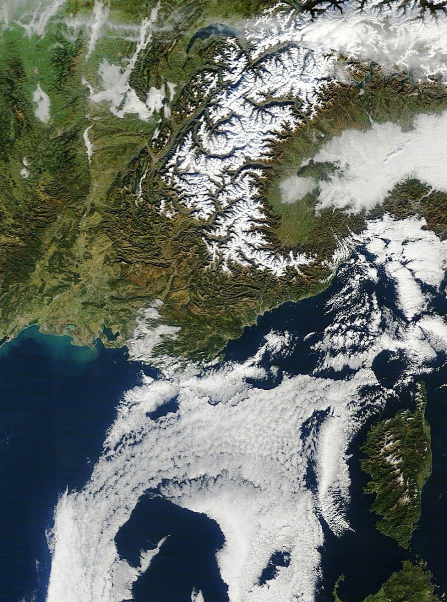 Image d'illustration pour Vue du satellite : grand beau temps au Sud